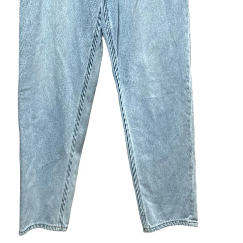 American Eagle Highest Waist Mom Jean in blue Heaven Size 4
